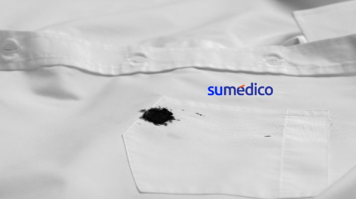 Quita las manchas de tinta de tu ropa blanca con este truco
