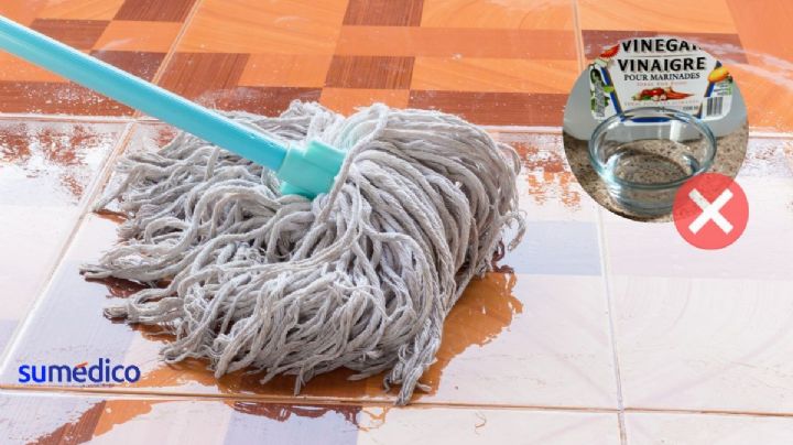 Experto de la UNAM explica por qué NUNCA deberías trapear con cloro y vinagre