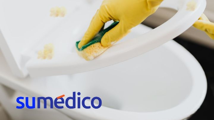 Elimina las manchas amarillas de la tapa del inodoro con este truco de limpieza