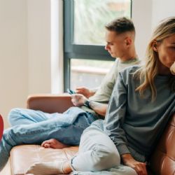 ¿Qué hacer si tu pareja NO te dedica tiempo? 5 consejos