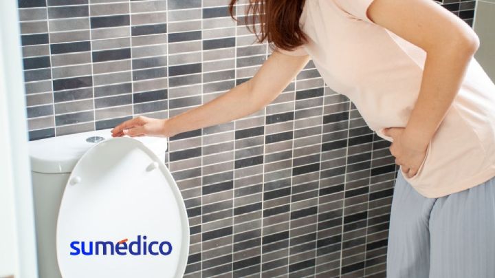 ¿Por qué nunca debes bajarle al baño con la tapa del inodoro abierta?