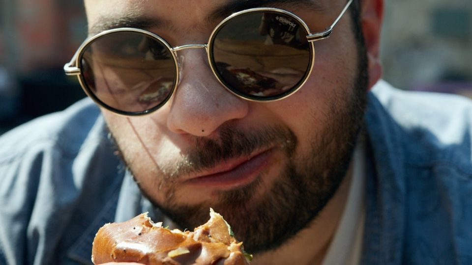 Este tipo de hambre, explican, se da cuando una persona come bajo un estado emocional intenso.