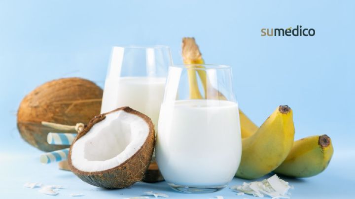 ¿Por qué debes tomar agua de coco y plátano?