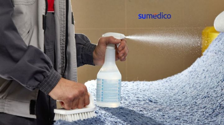 ¿Cuál es la mezcla efectiva para eliminar manchas del sillón?