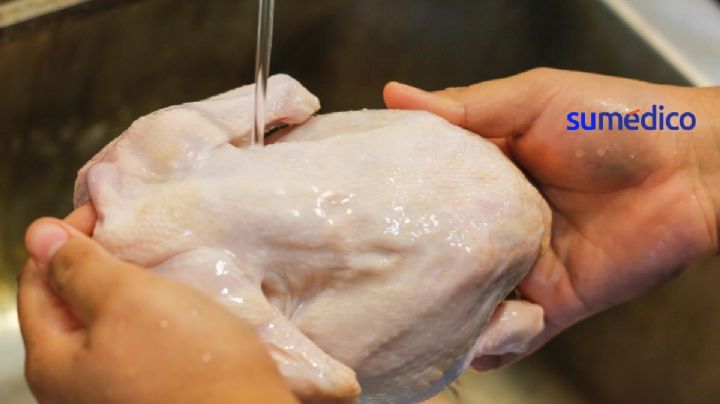 ¿Por qué no debes lavar el pollo después de comprarlo?