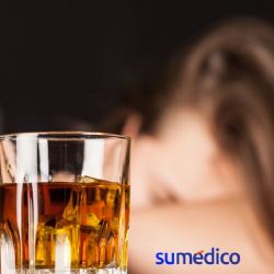 ¿Bebes alcohol? Esto puede influir en que tus hijos adolescentes también lo hagan