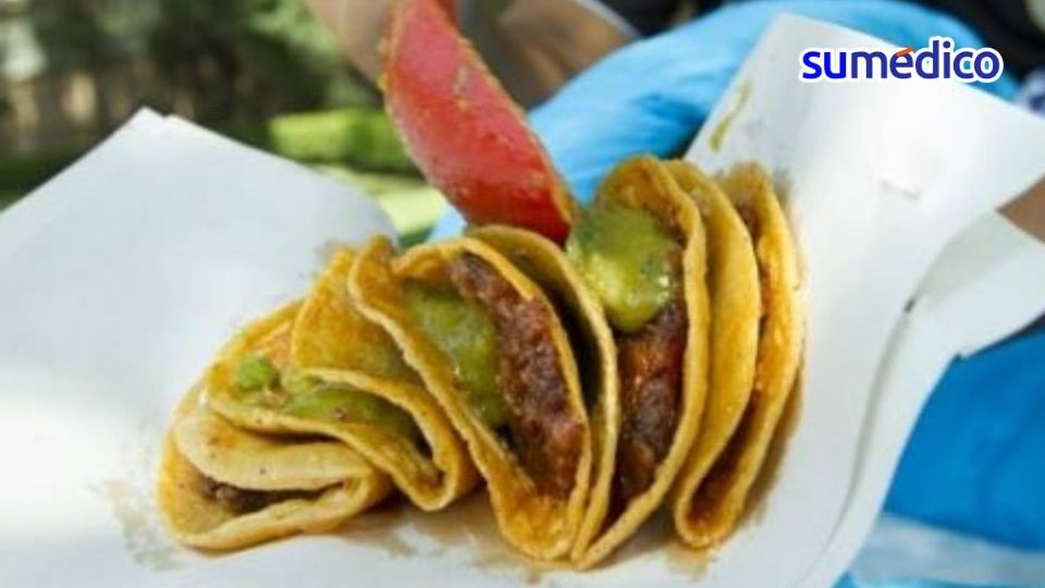 Se les llama 'de canasta' porque tradicionalmente se venden en canastas de mimbre que mantienen a los tacos calientes y húmedos.
