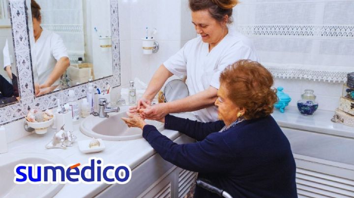 ¿Cómo debe ser el baño de un adulto mayor?