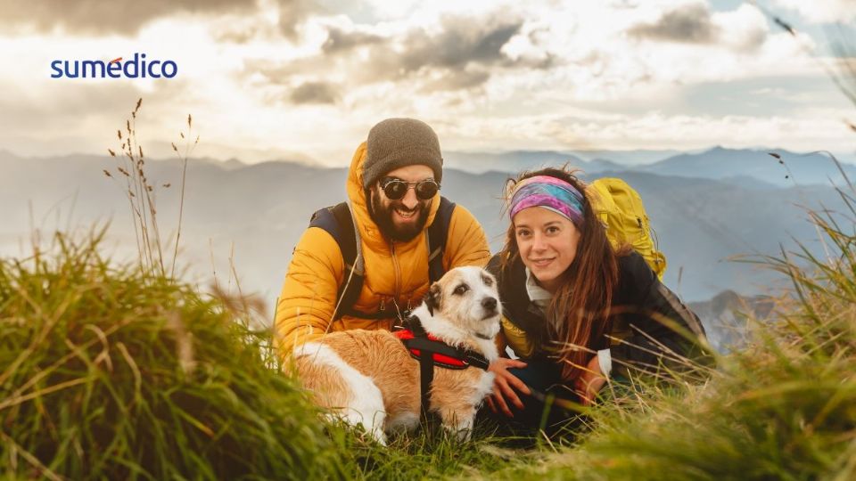 Una mascota puede incentivar actividades en pareja como pasear juntos