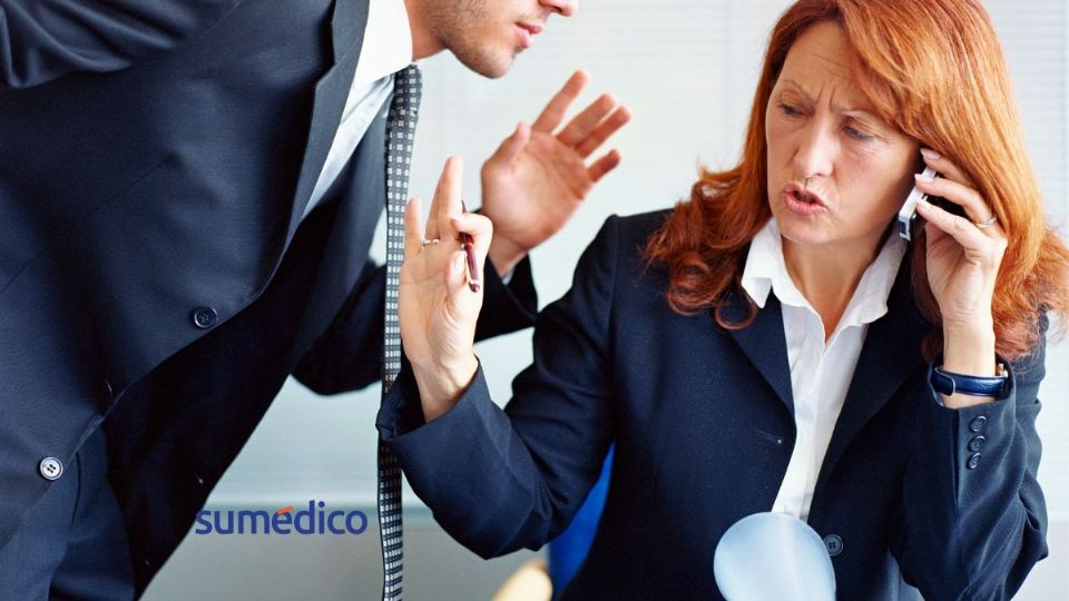 Conoce qué significa que una persona interrumpa una conversación todo el tiempo, según la psicología