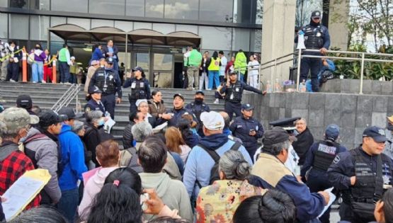 Pacientes colapsan La Raza por falta de citas