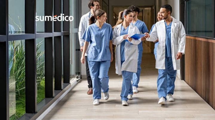 México duplica la formación de médicos especialistas en seis años, informa Eduardo Clark