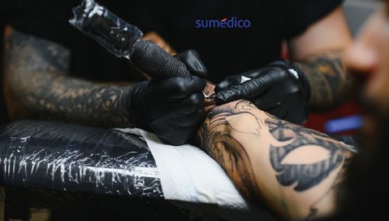 Los riesgos ocultos que hay detrás de un tatuaje, según la ciencia