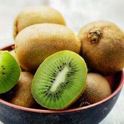 5 beneficios de comer kiwi todos los días