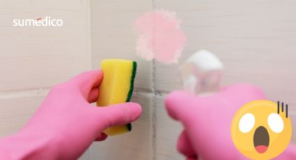 Los peligros de ver una mancha rosa en tu baño, según especialista
