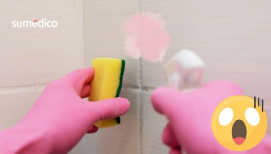Los peligros de ver una mancha rosa en tu baño, según especialista