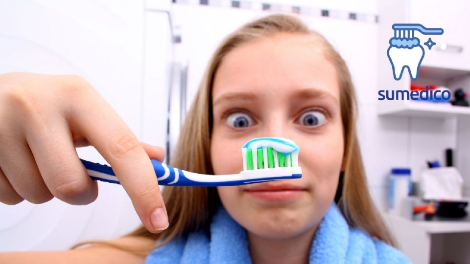 Si al despertar no te cepillas y comes o bebes algo, tragas bacterias, toxinas y compuestos inflamatorios.