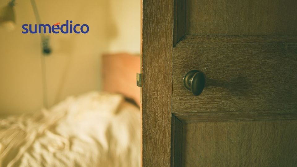 Conoce el significado de no cerrar la puerta del dormitorio, según la psicología