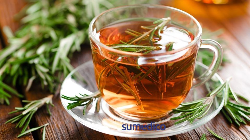Conoce los beneficios de tomar té de romero en ayunas