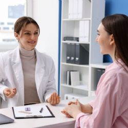 "Espacios amigables" y educación, clave para prevenir embarazo en adolescentes