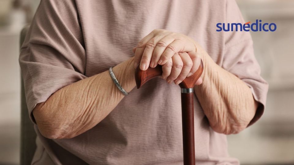 Los adultos mayores requieren de apoyo