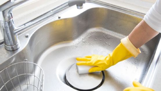El secreto para quitar las manchas del fregadero y dejarlo como nuevo