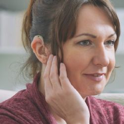¿Por qué la pérdida de audición es menor en mujeres? 