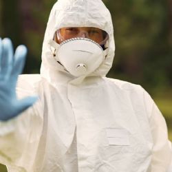 México eleva a nivel "Alto" riesgo por ébola; restringe ingreso a viajeros