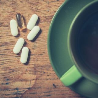 Los medicamentos que nunca deberías tomar con café