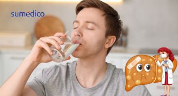 ¿Cuántos vasos de agua al día tomar para combatir el hígado graso?