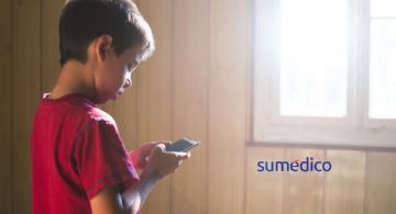 ¿A qué edad le deberías dar a tu hijo su primer celular?