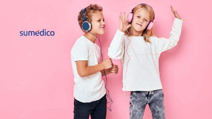 ¿Cómo ayuda a la mente de los niños el escuchar música?