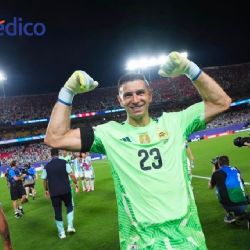 Dibu Martínez: el portero argentino que juega con un dedo de la mano fracturado