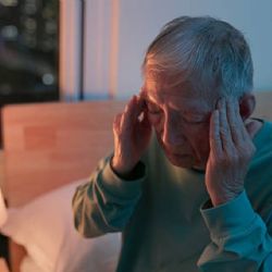 El síntoma que parece un simple dolor de cabeza, pero puede ser mortal