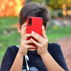Sheinbaum impulsa debate nacional para regular el acceso de niños a redes sociales