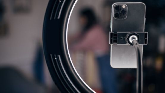 Alertan por influencers que promueven alcohol, tabaco y vapeadores en redes sociales