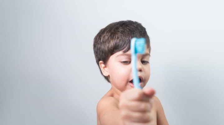 Aprende a limpiar la lengua de tu bebé