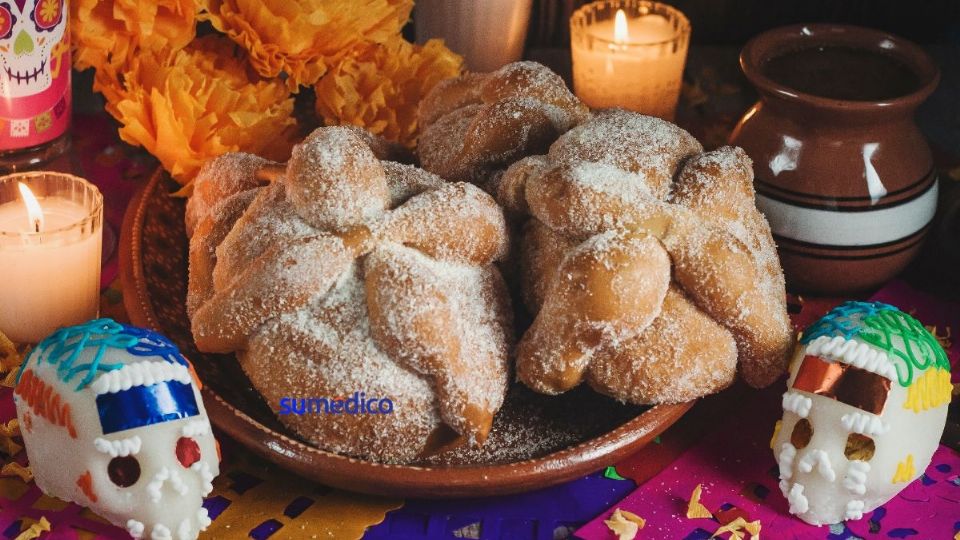 El pan de muerto es delicioso pero se debe comer con moderación.