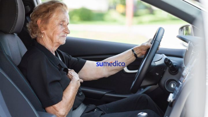 ¿En qué momento debe dejar de manejar una persona mayor según Harvard?