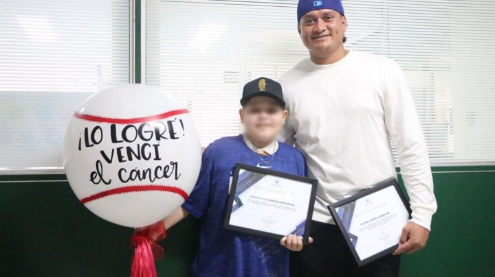 Jonathan le anota jonrón a la leucemia y celebra con Víctor Aaron González, de los Dodgers