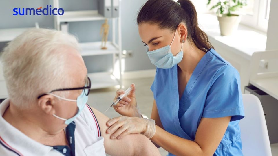 Hay largas filas para ver si hay vacunas contra covid en las farmacias