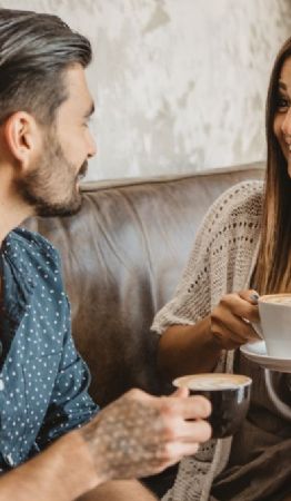 Foto descriptiva de: ¿Qué significa que una persona haga favores todo el tiempo?