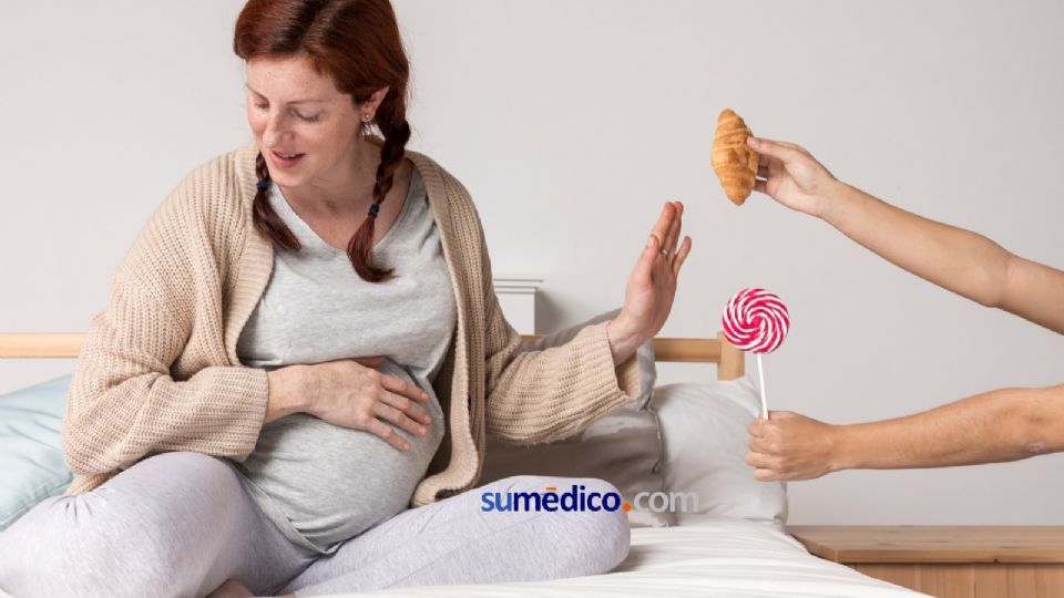 La preparación de los alimentos puede influir mucho en lo seguro que su consumo puede ser para las mujeres embarazadas, por lo que es preferible preparar muchos en casa para tener más control.