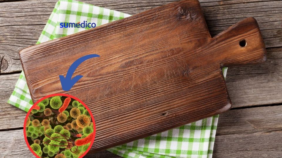 Hay ingredientes caseros que nos permiten desinfectar la tabla de picar de forma efectiva.