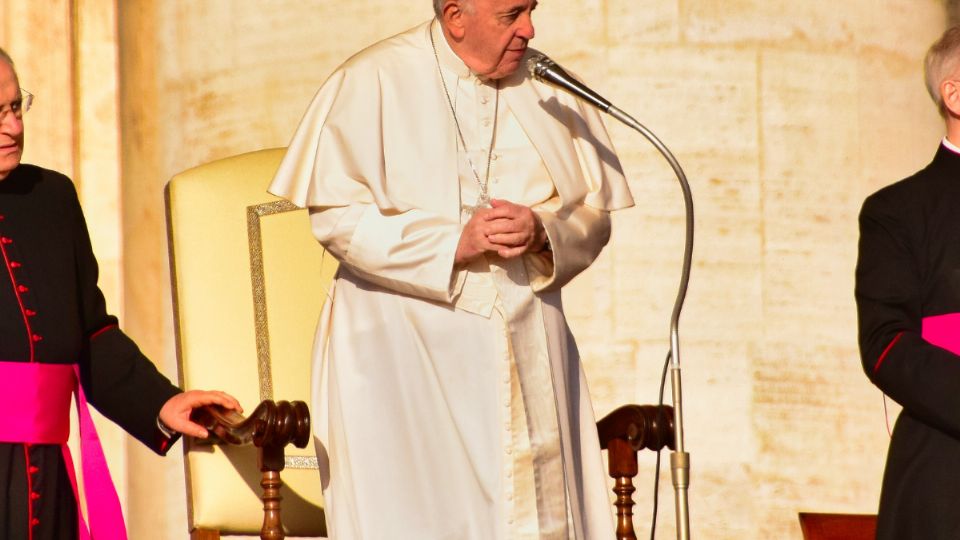 El papa Francisco fue internado luego de padecer problemas respiratorios.