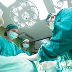 ¿Qué ocurre cuando una gasa se queda dentro del cuerpo tras una cirugía?