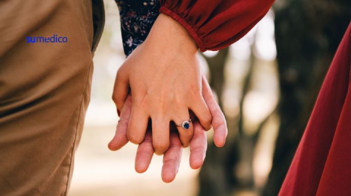 ¿Cómo te toma de la mano tu pareja? Esto dice de su relación