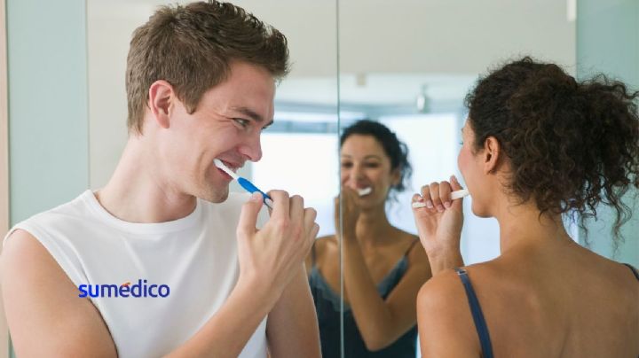 ¿Es recomendable compartir el cepillo de dientes con tu pareja?