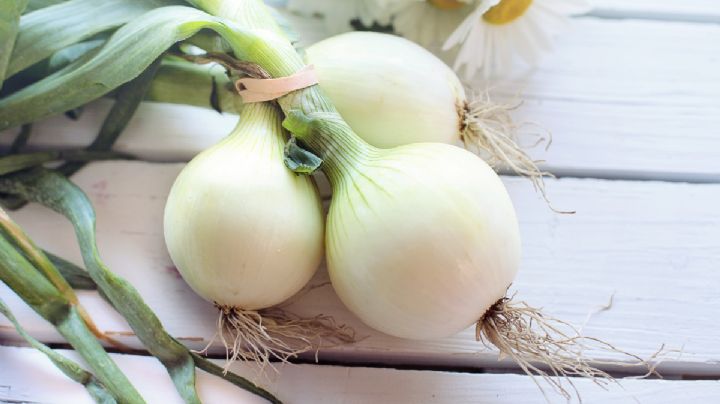 5 usos que le puedes dar a la cáscara de cebolla que no imaginabas