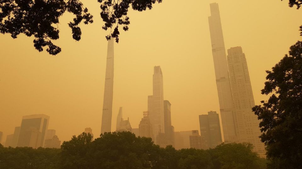 La acumulación de humo en el ambiente como el que vive Nueva York, puede causar graves problemas a la salud.